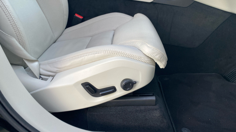 Volvo XC90 2.0 T8 PHEV Ultra Dark 5dr AWD Geartronic Estate